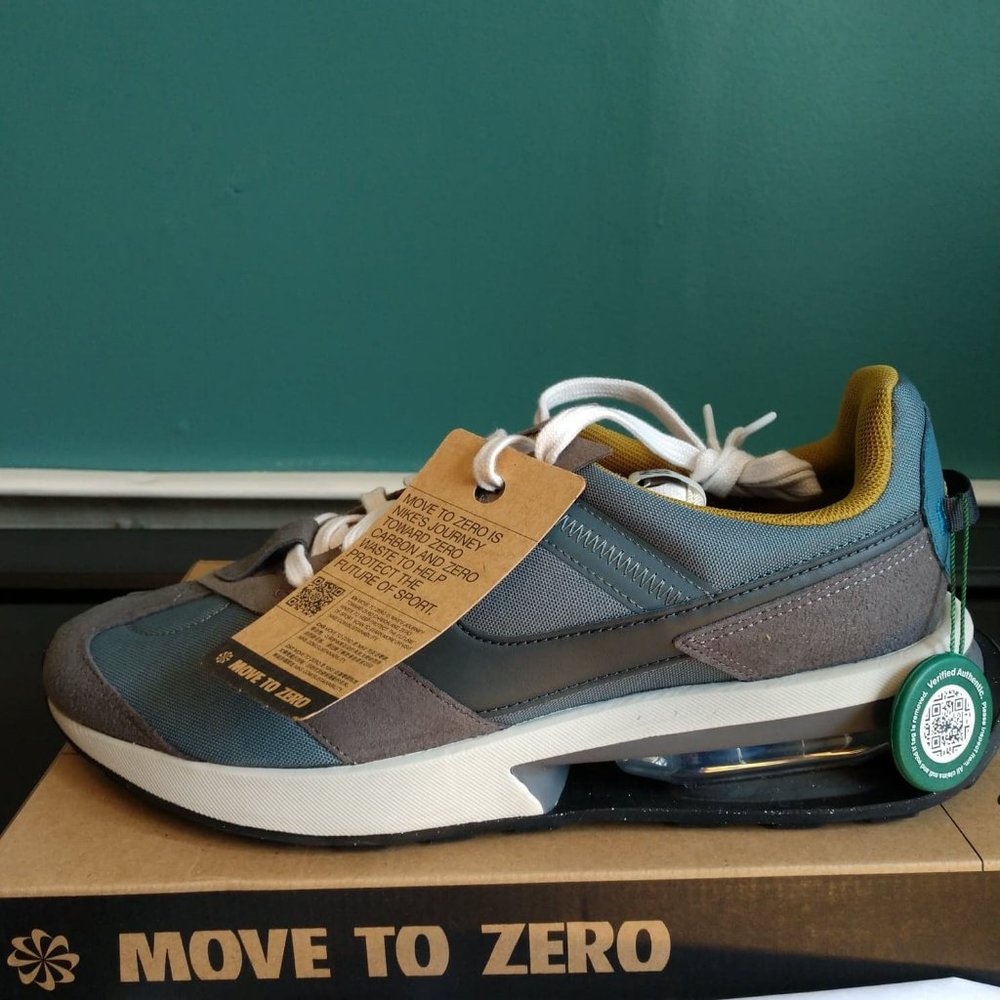 NWT Nike Air Max Pre Day LX